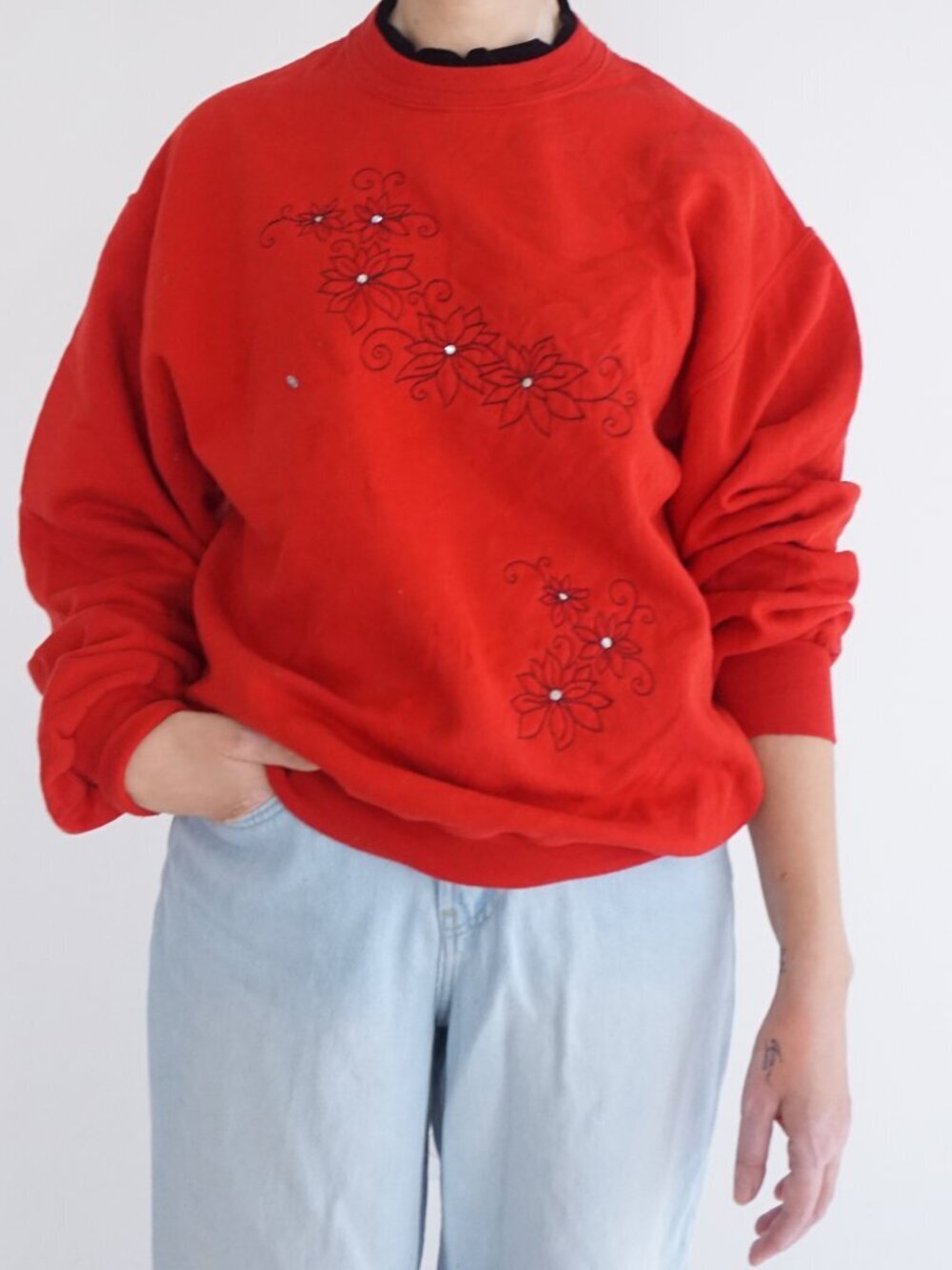 Vintage Top Stitch Red Floral Embroidered Pearl Holiday Christmas Sweatshirt L